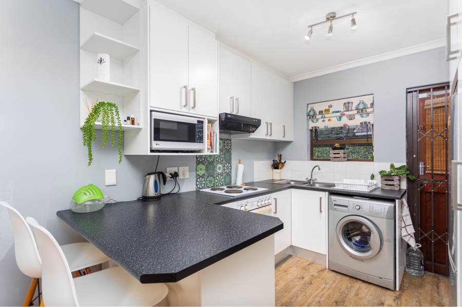 2 Bedroom Property for Sale in Loevenstein Western Cape